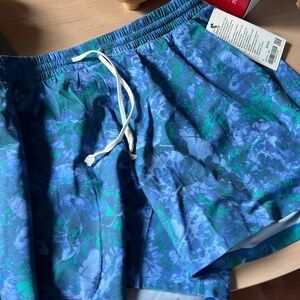 Lululemon 5inch pool short size Large L new NWT  swim shirt